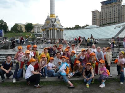 APELSINの子供たちをキエフ動物園に