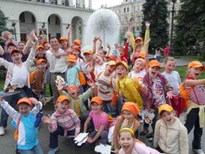 APELSINの子供たちをキエフ動物園に2