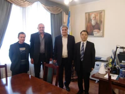 右から２人目オニプコ会長